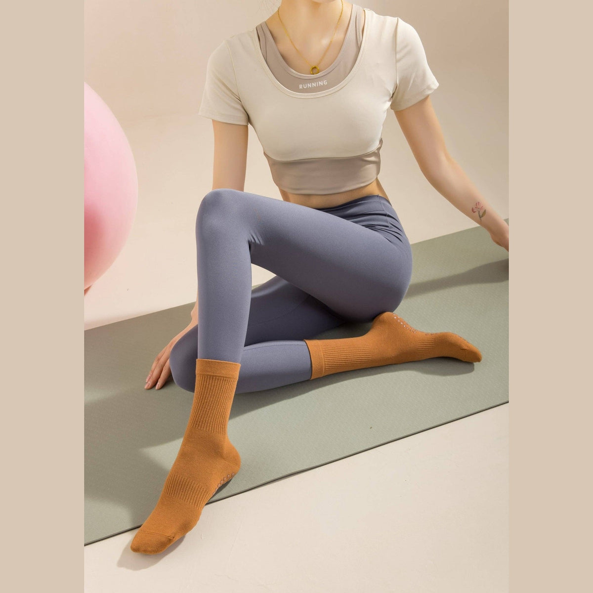 Αντιολισθητικές Κάλτσες - Non-Slip Socks Mid-Calf – Yoga & Pilates - ποικιλία χρωμάτων No 36-41 - mykarma.gr