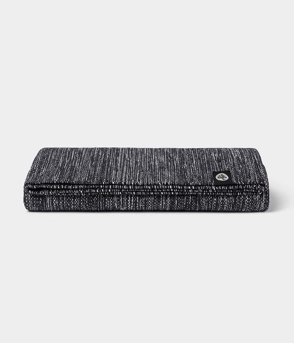 Manduka SHALA YOGA RUG - Χειροποίητο χαλάκι Yoga που διπλώνει - βαμβακι - Black Heather Βάρος: 1,1 kg Διαστάσεις: ≈180cm x 70cm - mykarma.gr