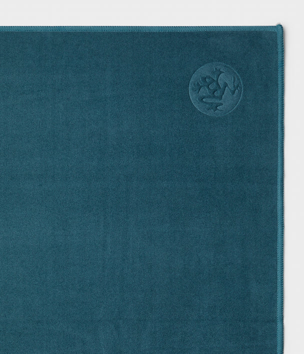 Manduka - Πετσέτα Χειρός - eQua® Hand Yoga Towel - Sage Solid Διαστάσεις: 41cm x 67cm Βάρος 90γρ - mykarma.gr