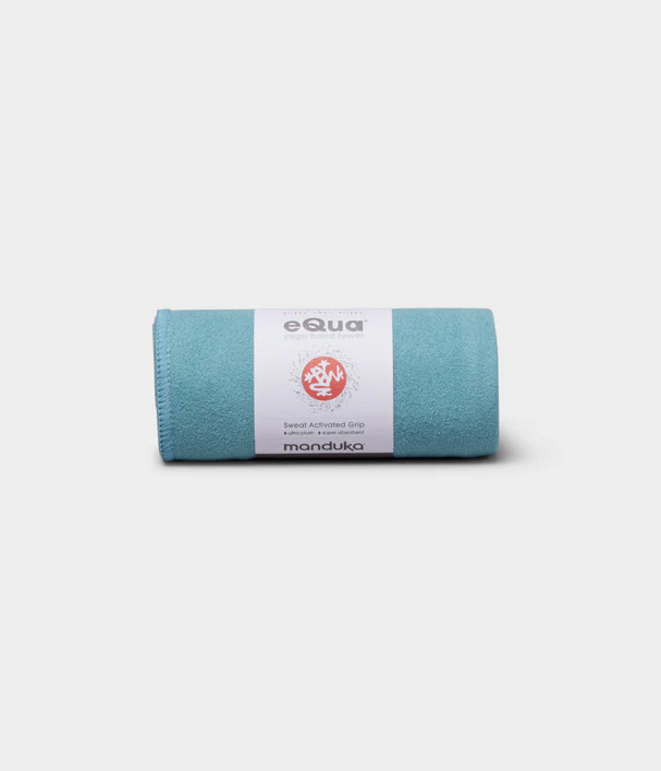 Manduka - Πετσέτα Χειρός - eQua® Hand Yoga Towel - Blue Lotus Διαστάσεις: 41cm x 67cm Βάρος: 90γρ - mykarma.gr