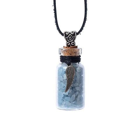 Φυσικό ορυκτό πέτρωμα σε γυάλινη συσκευασία δώρου με κορδόνι-«Οδηγός»Αγγελίτης(Angelite) & φτερό Αγγέλου Διαστάσεις: 4 cm