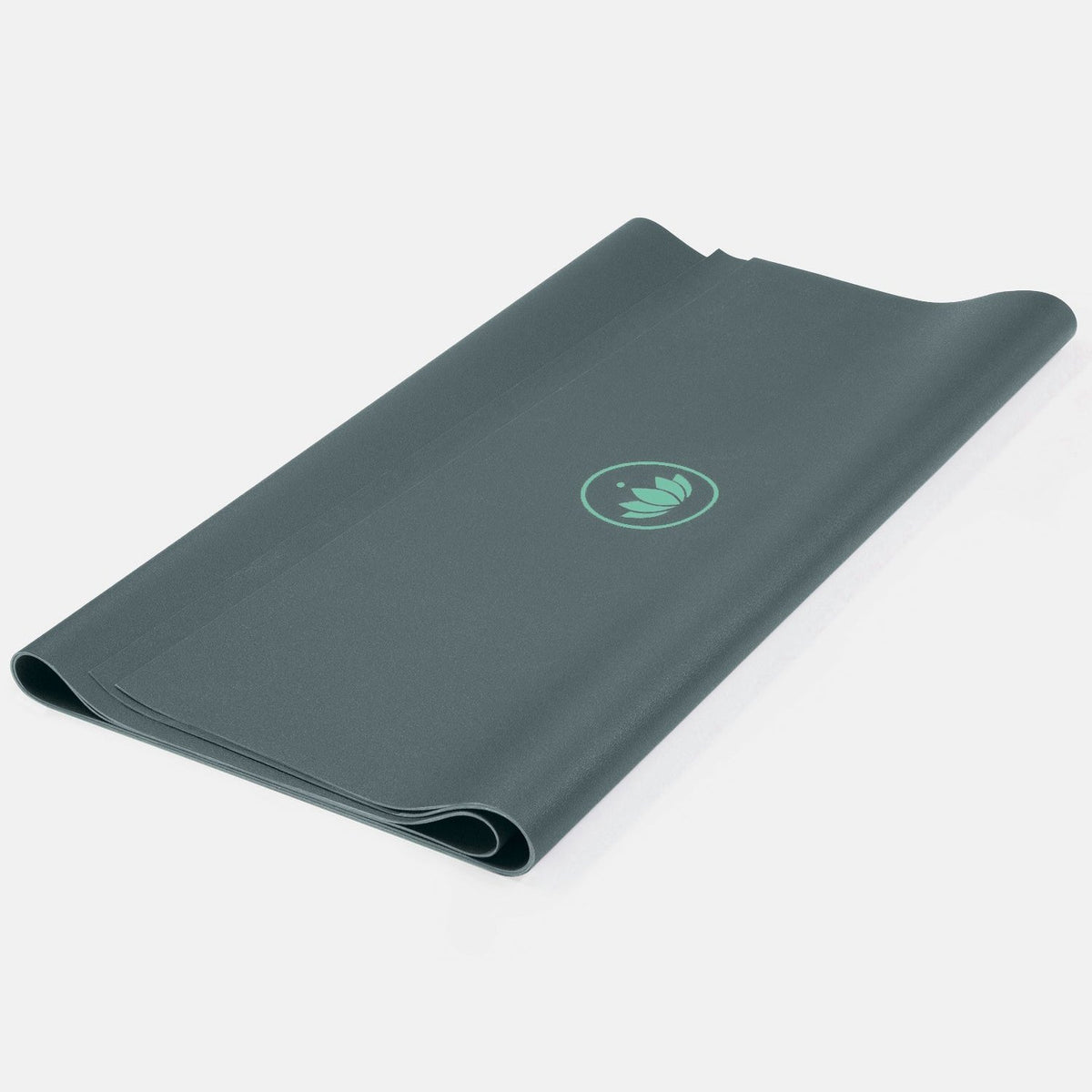 Lotuscrafts Travel Yoga Mat ARISE | Αντιολισθητικό στρώμα Yoga από φυσικό καουτσούκ & 15% ανακυκλώσιμο λατέξ - Balsam Green Βάρος: 1kg Διαστάσεις: 185cm x 65cm Πάχος: 0,13cm - mykarma.gr