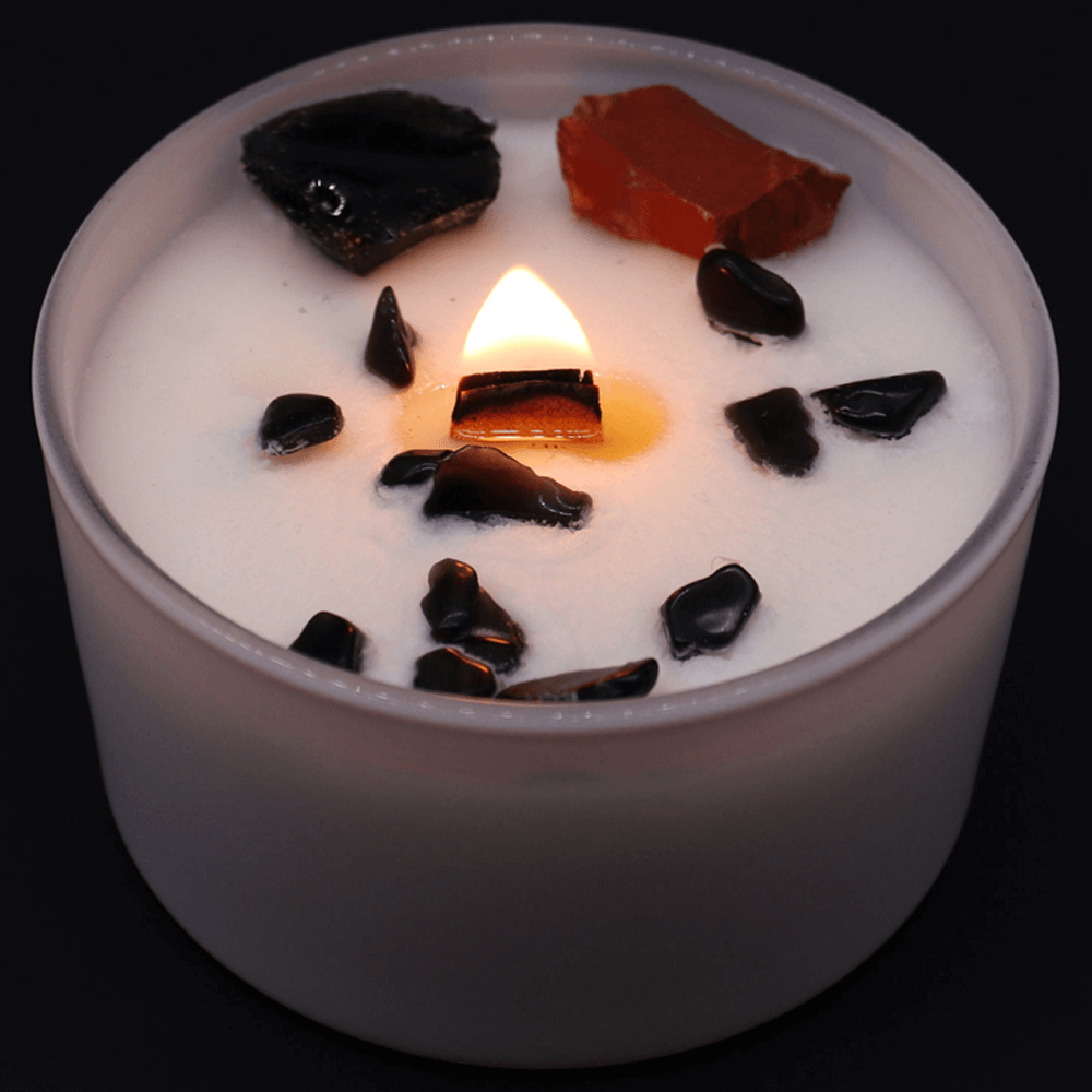 Αρωματικό Κερί 1o Chakra Root Muladhara με κύριο άρωμα Black Oud & ημιπολύτιμους λίθους Κόκκινο Ίασπι & Μαύρο Αχάτη Χρόνος καύσης ±17 ώρες - mykarma.gr