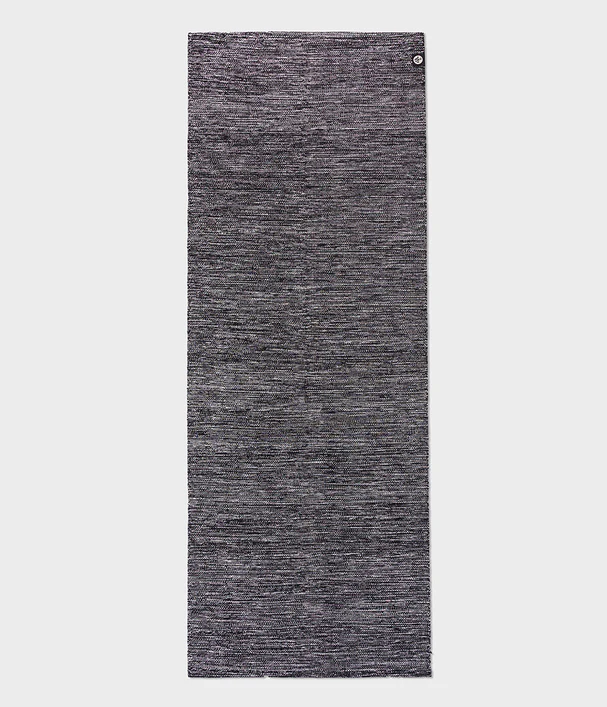 Manduka SHALA YOGA RUG - Χειροποίητο χαλάκι Yoga που διπλώνει - βαμβακι - Black Heather Βάρος: 1,1 kg Διαστάσεις: ≈180cm x 70cm - mykarma.gr