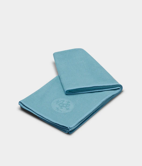 Manduka - Πετσέτα Χειρός - eQua® Hand Yoga Towel - Blue Lotus Διαστάσεις: 41cm x 67cm Βάρος: 90γρ - mykarma.gr