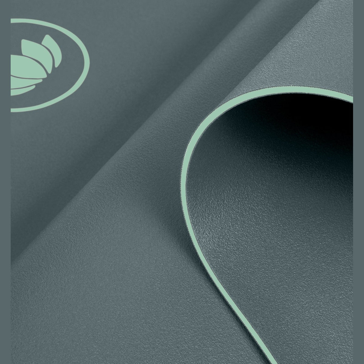 Lotuscrafts Yoga Mat ARISE | Αντιολισθητικό στρώμα Yoga από φυσικό καουτσούκ & 15% ανακυκλώσιμο λατέξ - Balsam Green Βάρος: 2kg Διαστάσεις: 185cm x 65cm Πάχος: 0,4cm - mykarma.gr