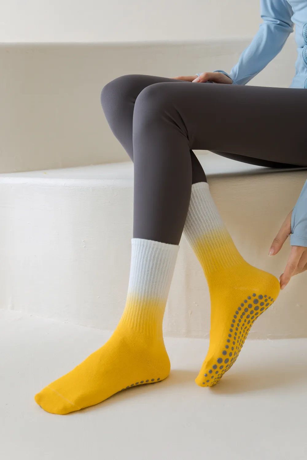 Αντιολισθητικές Ψηλές Κάλτσες - Gradient Non-Slip Socks – Yoga & Pilates - ποικιλία χρωμάτων No 37-43