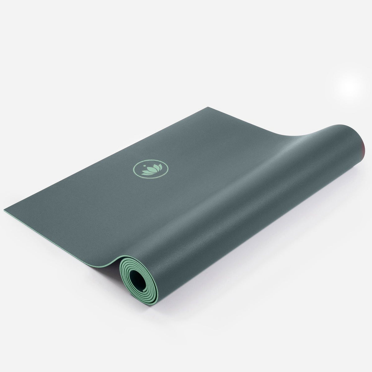 Lotuscrafts Yoga Mat ARISE | Αντιολισθητικό στρώμα Yoga από φυσικό καουτσούκ & 15% ανακυκλώσιμο λατέξ - Balsam Green Βάρος: 2kg Διαστάσεις: 185cm x 65cm Πάχος: 0,4cm - mykarma.gr
