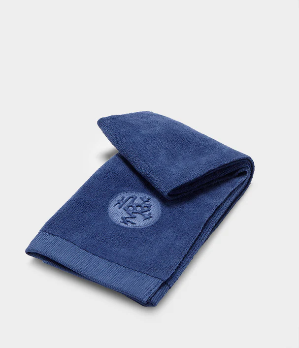 Manduka - Πετσέτα Χειρός από διπλή πλεκτή μικροΐνα - eQua® Hot Hand Yoga Towel - Moon Διαστάσεις: 41cm x 67cm Βάρος: 200γρ