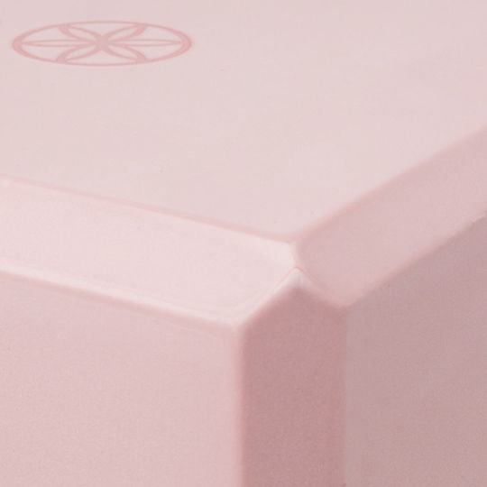 Gaiam - Yoga & Pilates block - Ballet Powder - τουβλάκι γιόγκα Διαστάσεις: 23 cm x 15 cm x 10 cm