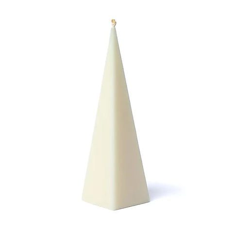 Άοσμο Κερί Πυραμίδα από Στεαρίνη χωρίς καπνό - λευκό  Διαστάσεις: 21x6 cm Χρόνος καύσης: περίπου ±24 ώρες