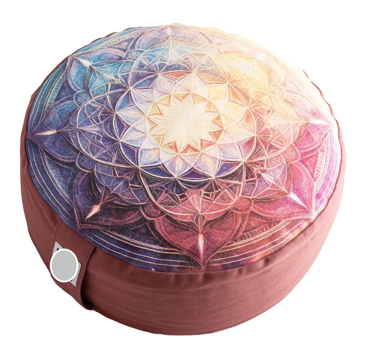 Μαξιλάρι διαλογισμού “Mandala“- aubergine - Γέμισμα: φλοιός φαγόπυρου Διαστάσεις: Ø 36 cm × ύψος 15 εκ