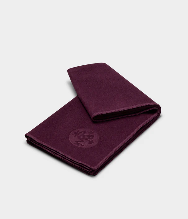 Manduka - Πετσέτα Χειρός - eQua® Hand Yoga Towel - Acai Διαστάσεις: 41cm x 67cm Βάρος: 90γρ - mykarma.gr