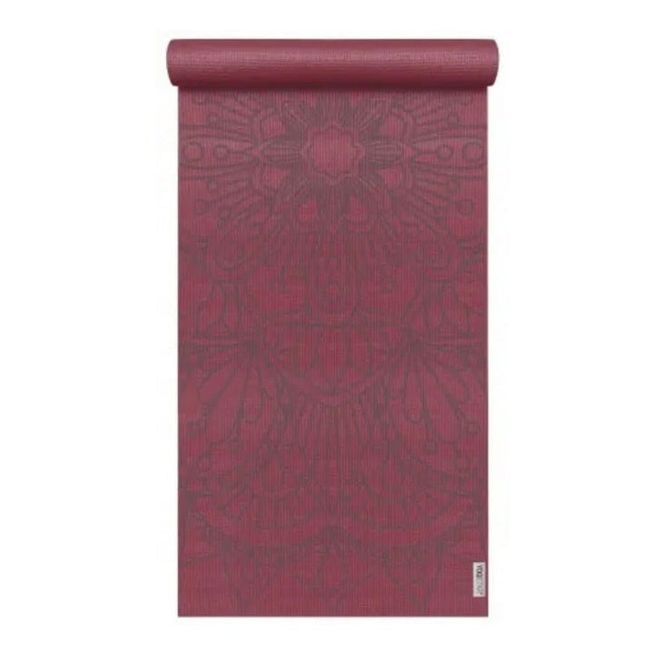 Yogistar - Στρώμα γιόγκα Basic Art Collection 'Lotus Mandala' (Bordeaux) Διαστάσεις: 183 εκ x 61 εκ x 4 mm Βάρος 1,25 kg - mykarma.gr