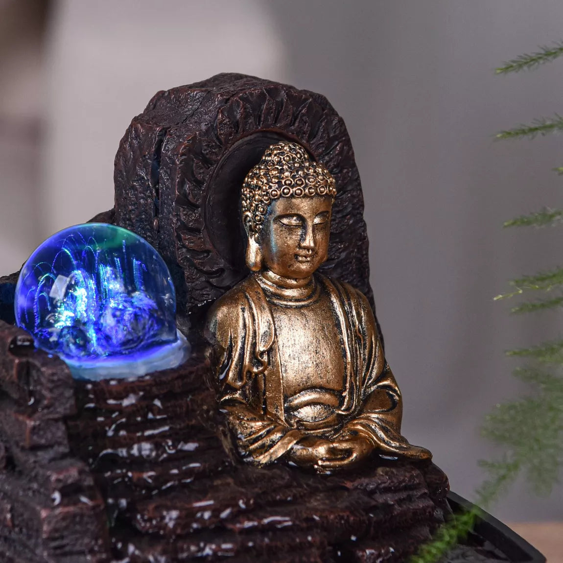 Συντριβάνι Zen Buddha “Theravada” με μπάλα & φωτάκι LED που αλλάζει χρώμα Διαστάσεις: 13 Χ 13 Χ 18 cm - mykarma.gr