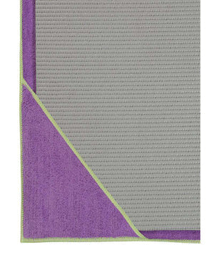 Gaiam - Πετσέτα Στρώματος που κουμπώνει στο στρώμα - Stay Put Yoga Mat Towel - Purple Jam Διαστάσεις: 178cm x 66cm - mykarma.gr