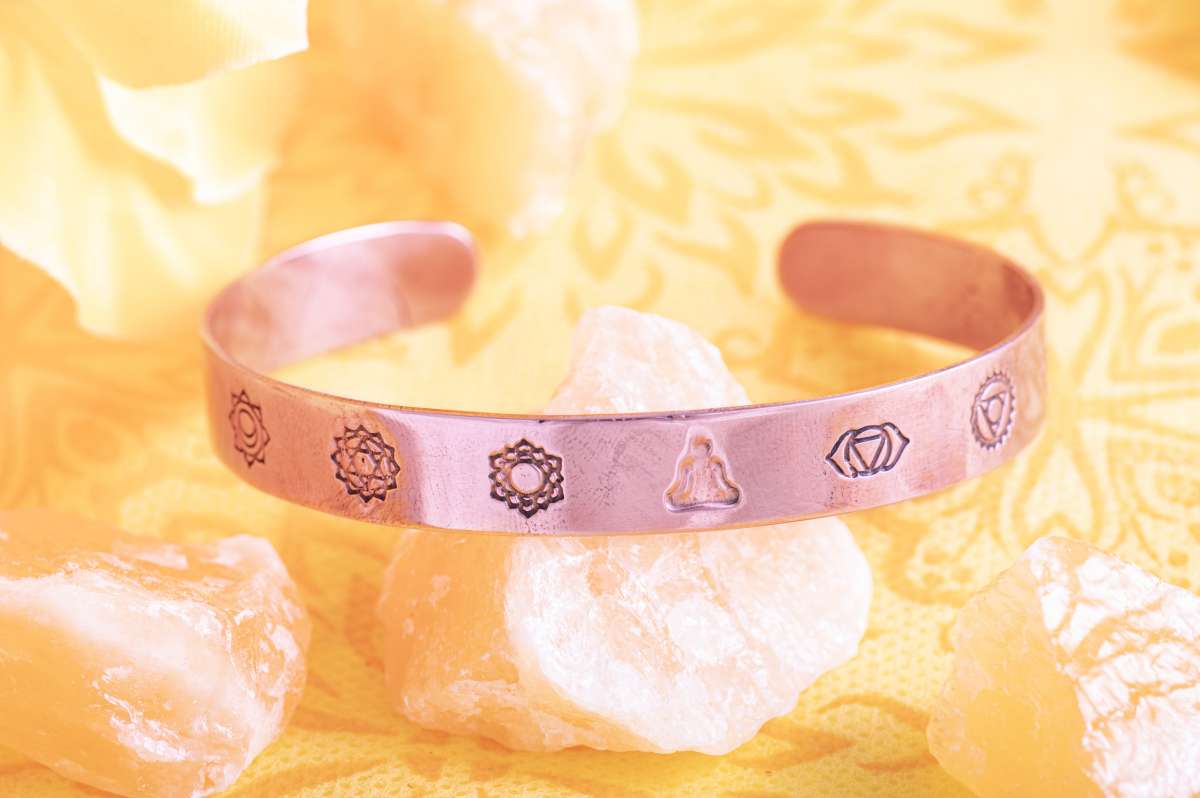 Χειροποίητο Βραχιόλι Χάλκινο «Chakra» από 100% χαλκό Μέγεθος ρυθμιζόμενο Βάρος: 13 γρ Πλάτος: 1 εκ - mykarma.gr