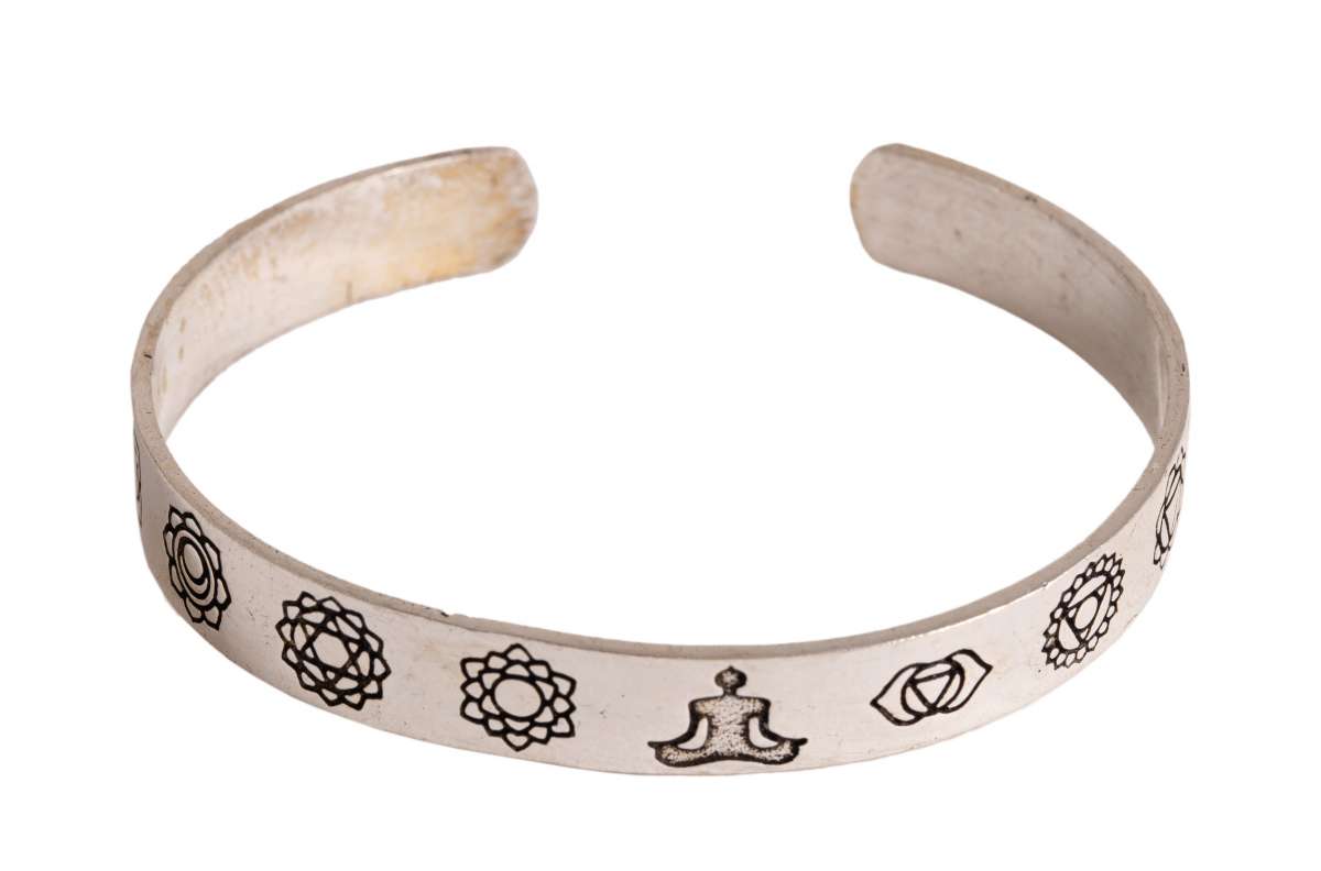 Χειροποίητο Βραχιόλι ορείχαλκου «Chakra» Μέγεθος ρυθμιζόμενο Βάρος: 21γρ Πλάτος:1 εκ - mykarma.gr