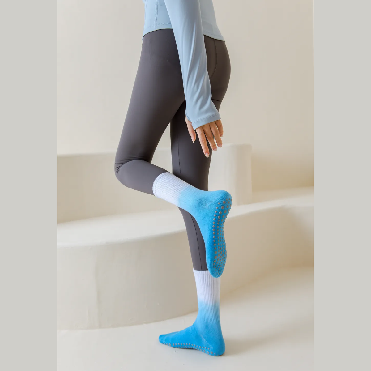 Αντιολισθητικές Ψηλές Κάλτσες - Gradient Non-Slip Socks – Yoga & Pilates - ποικιλία χρωμάτων No 37-43 - mykarma.gr