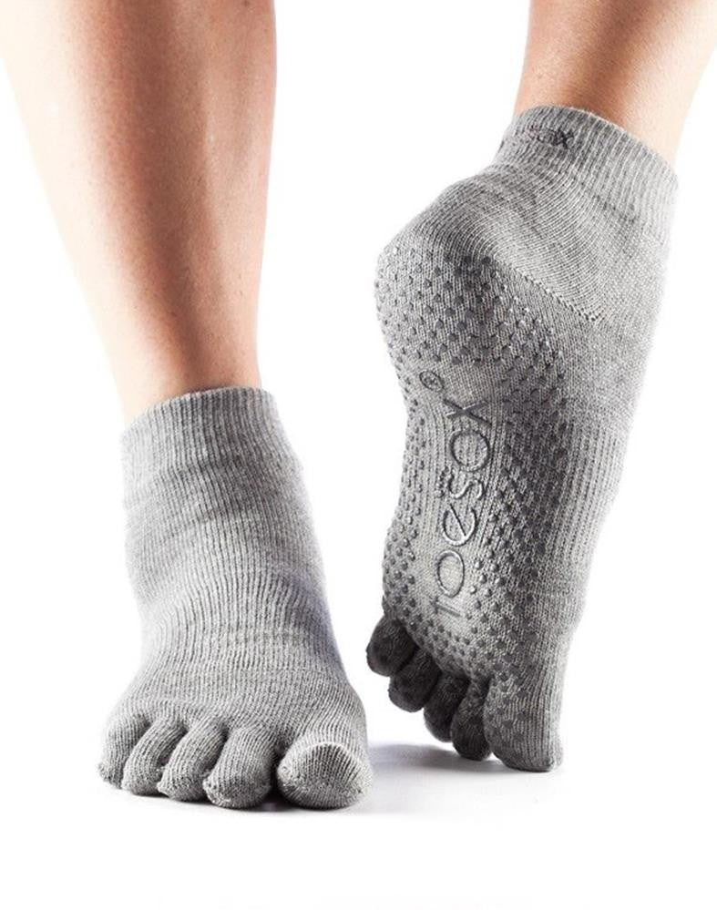 Toesox Full Toe Ankle Grip | Αντιολισθητικές κάλτσες με δάκτυλα. Από Οργανικό βαμβάκι. - mykarma.gr