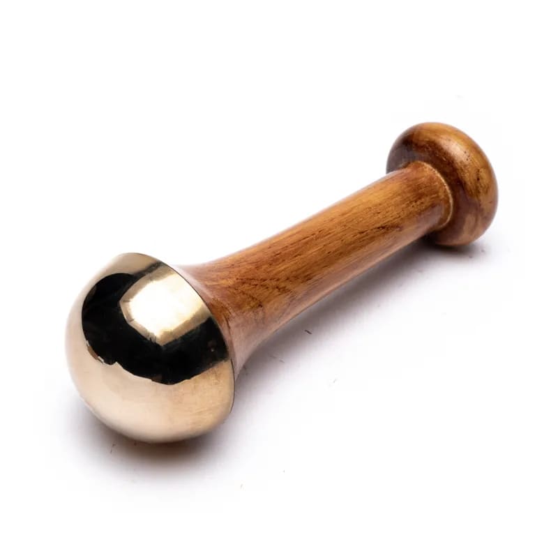 Ayurvedic Kansa Wand- για αγιουρβεδικό μασάζ προσώπου. Υλικό: Μπρούντζος και Ξύλο. Διαστάσεις : ±13x4 εκ. - mykarma.gr