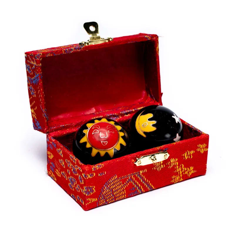 Μπάλες Υγείας - Sun & Moon - Χρώμα μαύρο με κόκκινο/κιτρινο. Μέγεθος 3.5 εκ.Υλικό:Ατσάλι. - mykarma.gr