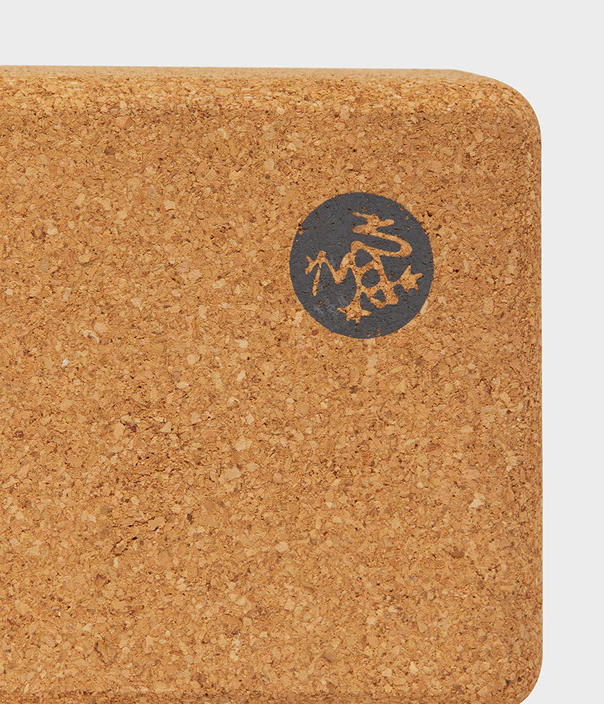 Yoga Manduka Lean Cork Yoga Block 22cmx11cmx7cm Βάρος:500gr - mykarma.gr