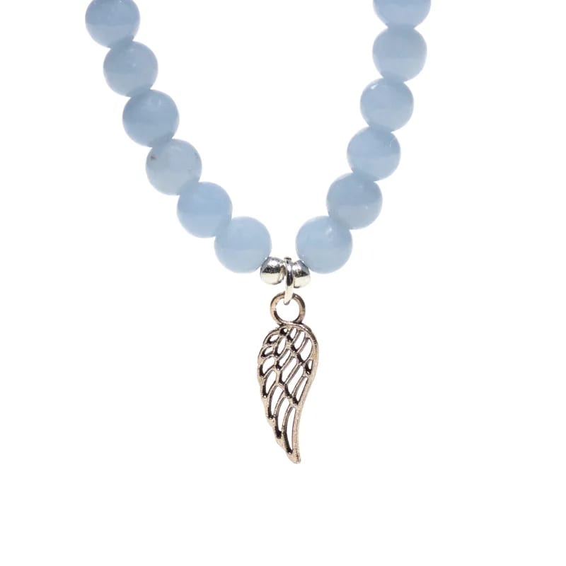 Βραχιόλι ελαστικό με Αγγελίτη (Angelite) & φτερό αγγέλου. Διαστασεις: 19 εκ.Χάντρες: 0,6 εκ. - mykarma.gr