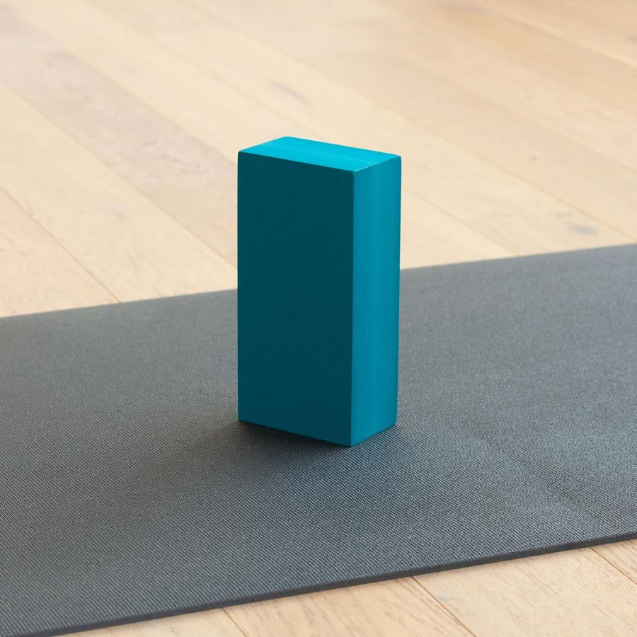 Bodhi «Asana Brick» - Yoga & Pilates block - από σκληρό αφρό EVA - ποικιλία χρωμάτων. Διαστάσεις 22cm x 11cm x 6,6 cm.Βάρος: 200g - mykarma.gr