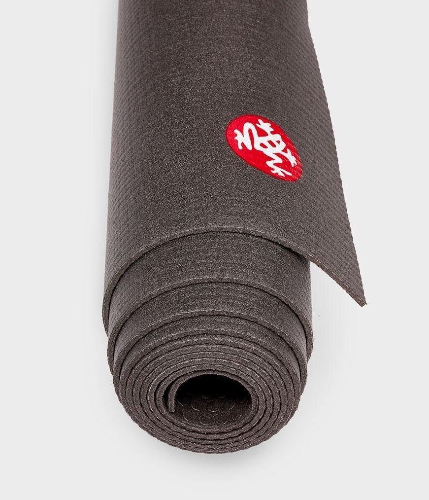Στρώμα Manduka pro® Travel superlite yoga mat - Black 2,5mm 180cm x 60cm 1,1kg - mykarma.gr