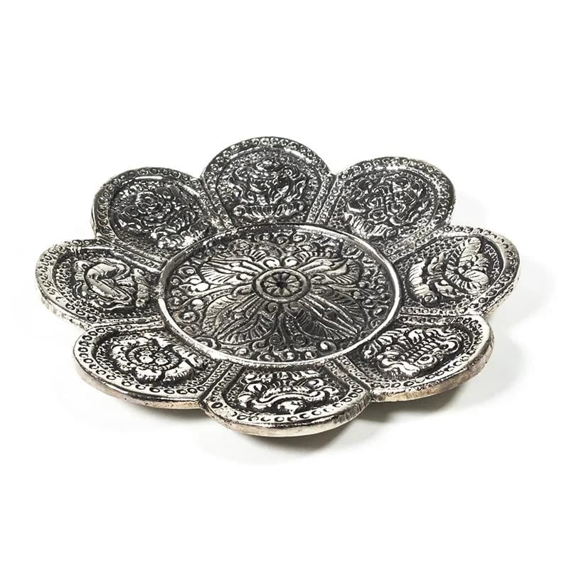 Βαση για Στικ- διακοσμημένο με τα 8 βουδιστικά ευνοϊκά & τυχερά Σύμβολα - ασημένιο χρώμα.Διαστάσεις 12 x 12εκ.Υλικό:Αλουμίνιο. - mykarma.gr