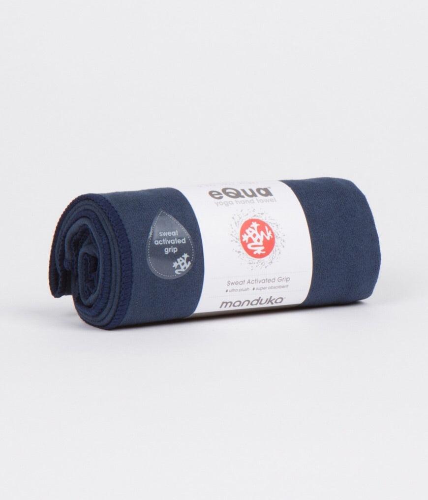Manduka - Πετσέτα -eQua® Hand Yoga Towel - Midnight. Βάρος 90γρ.  41cm x 67cm - mykarma.gr