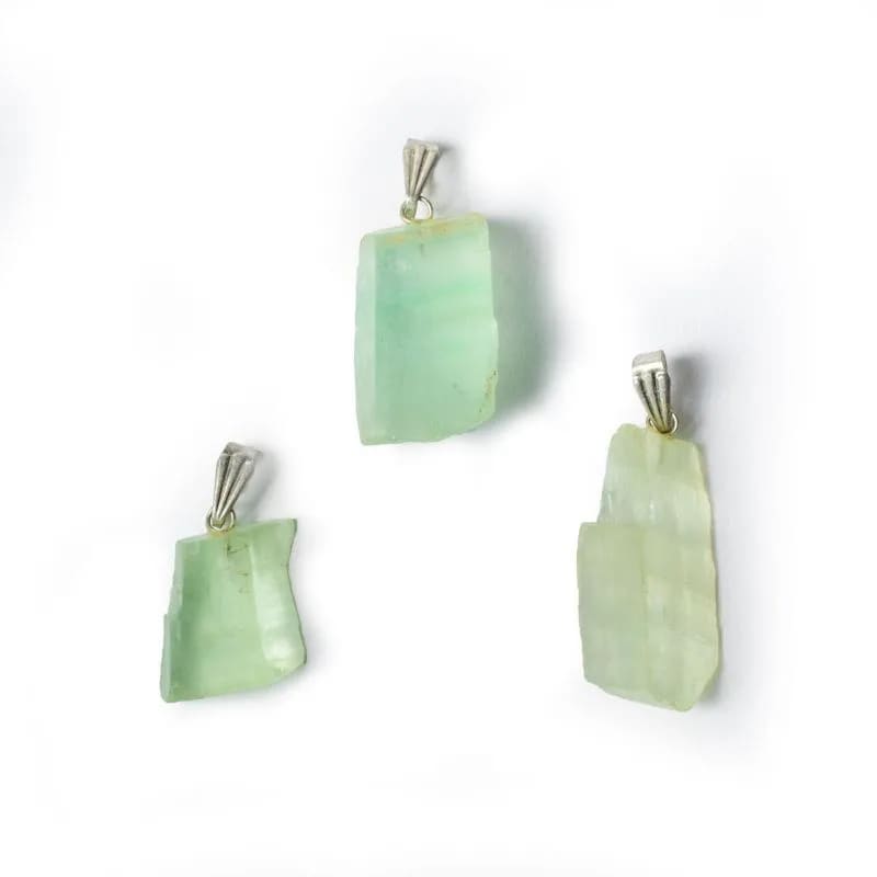 Κρεμαστό Μενταγιόν από Φυσικό Ορυκτό Πετρωμα Ακουαμαρίνα - ακατέργαστη πέτρα .Διαστάσεις: 2 cm.(Η συσκευασία περιέχει 1 τεμάχιο) - mykarma.gr