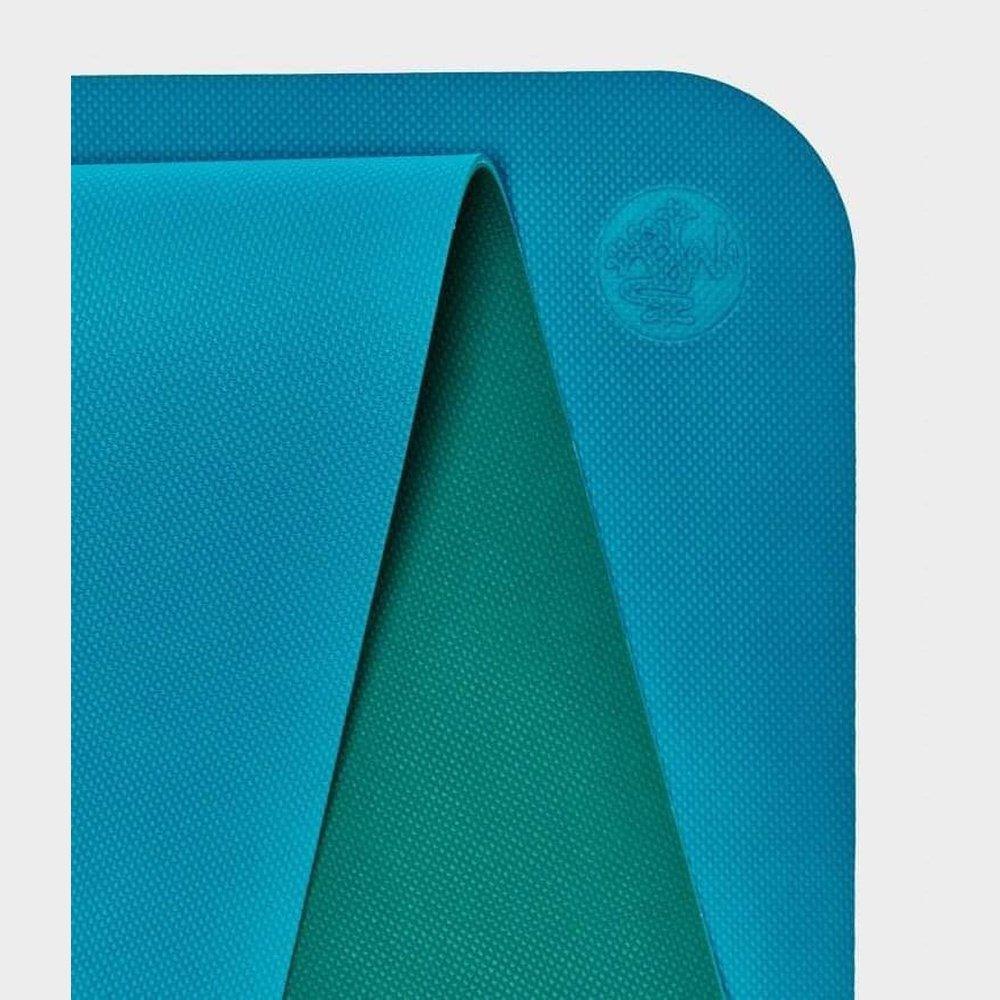 Στρωμα με γραμμή - Manduka WelcOMe Begin Yoga Mat - Bondi Blue. Βάρος: 1,1 kg Διαστάσεις: 172 x 61 x 5mm - mykarma.gr