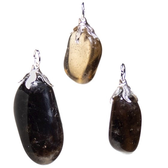 Κρεμαστό Μενταγιόν από Καπνία Χαλαζία (Smoky Quartz).Διαστάσεις: 2 εκ.(Η συσκευασία περιέχει 1 τεμάχιο) - mykarma.gr