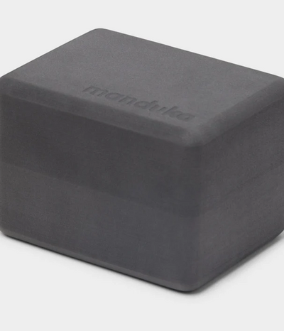 Manduka Recycled Foam Yoga Mini Travel Block - Thunder  •200γρ  • 10 x 11,5 x 15 εκ - mykarma.gr
