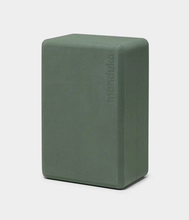 Manduka Recycled Foam Yoga Block - Sage  •450γρ  • 23 x 15 x 10 εκ - mykarma.gr