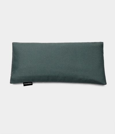 Manduka Eye Pillow - Mαξιλαράκι για τα Μάτια για χαλάρωση από οργανικό βαμβάκι με οργανικό Λιναρόσπορο & Λεβάντα - deep sage Μέγεθος: 12 x 24 cm  270 g - mykarma.gr