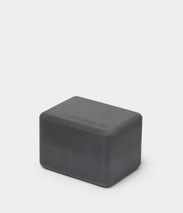 Manduka Recycled Foam Yoga Mini Travel Block - Thunder  •200γρ  • 10 x 11,5 x 15 εκ - mykarma.gr