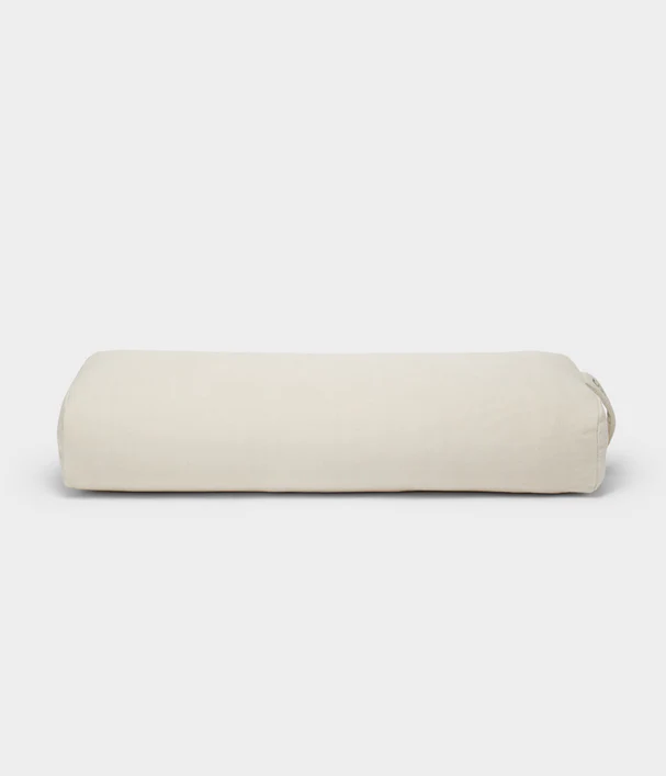 Manduka  enlight™ Rectangular Bolster - Sand Διαστάσεις: 71 x 30 x 12 cm Βάρος: 1,1 kg