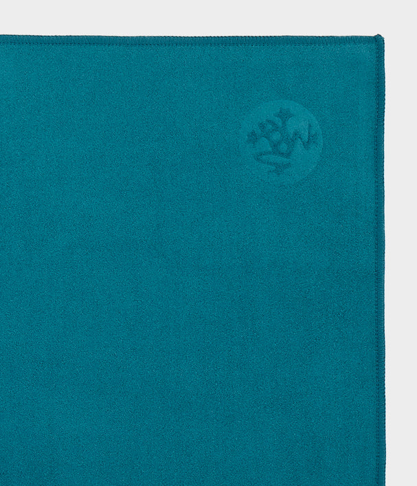 Manduka - Πετσέτα Χειρός - eQua® Hand Yoga Towel - Maldive Διαστάσεις: 41cm x 67cm Βάρος: 90γρ - mykarma.gr