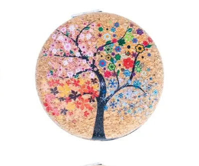 Συμπαγής στρογγυλός καθρέφτης με εξωτερική επένδυση από φελλό & εκτύπωση «Δέντρο της Ζωής» Διάμετρος: 7 cm - mykarma.gr