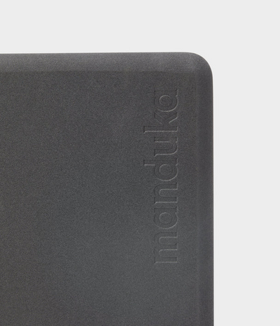 Manduka Recycled Foam Yoga Mini Travel Block - Thunder  •200γρ  • 10 x 11,5 x 15 εκ - mykarma.gr