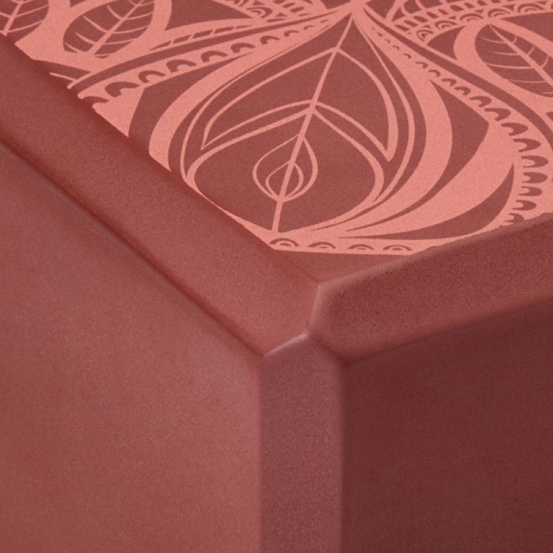 Gaiam - Yoga & Pilates block - Incense Rust Sundial Point Διαστάσεις: 22,6 cm x 15 cm x 10 cm Βάρος: 180 g - mykarma.gr
