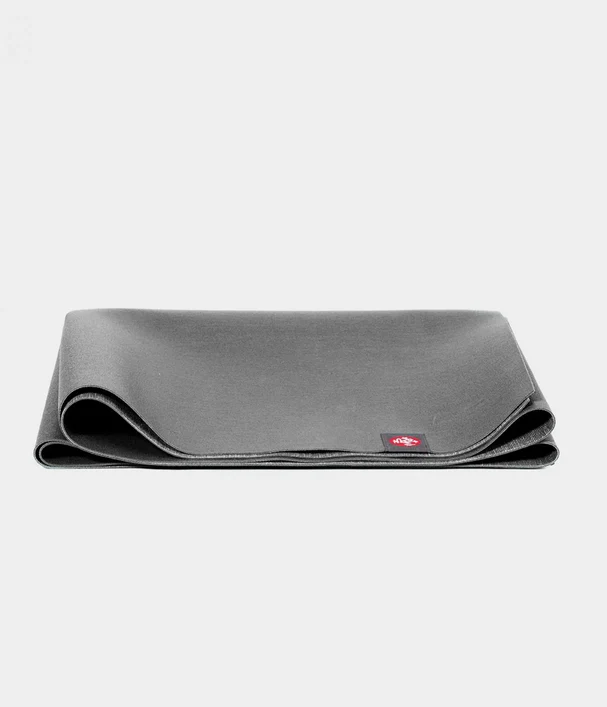 Long Στρώμα Manduka Travel eKO® superlite yoga mat - Charcoal (Grey)   1,5mm  200cm x 61cm  1,1kg