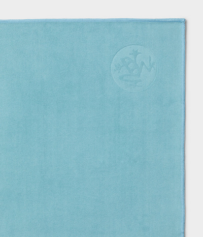 Manduka πετσέτα Στρώματος eQua® Yoga Towel - Blue Lotus  183 x 67 cm   400 g - mykarma.gr