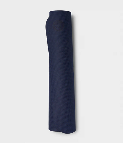 Στρωμα με γραμμή - Manduka Begin Yoga Mat - Midnight Βάρος: 1,1 kg Διαστάσεις: 172 x 61 x 5mm - mykarma.gr