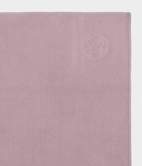 Manduka πετσέτα Στρώματος eQua® Yoga Towel - Elderberry  183 x 67 cm   400 g - mykarma.gr