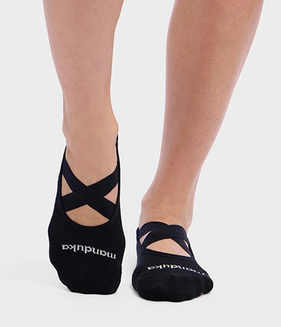 Manduka Αντιολισθητικές Κάλτσες - EQUILIBRIA SLIPPER SOCKS – Yoga & Pilates - Black  No 36-41 - mykarma.gr