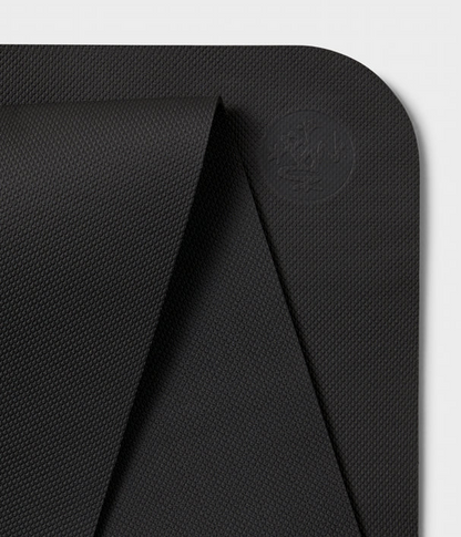 Στρωμα με γραμμή - Manduka Begin Yoga Mat - Black Βάρος: 1,1 kg Διαστάσεις: 172 x 61 x 5mm - mykarma.gr